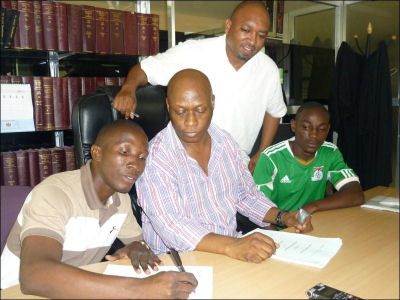 Matumla and Miyeyusho signs contract to fight on October 30.